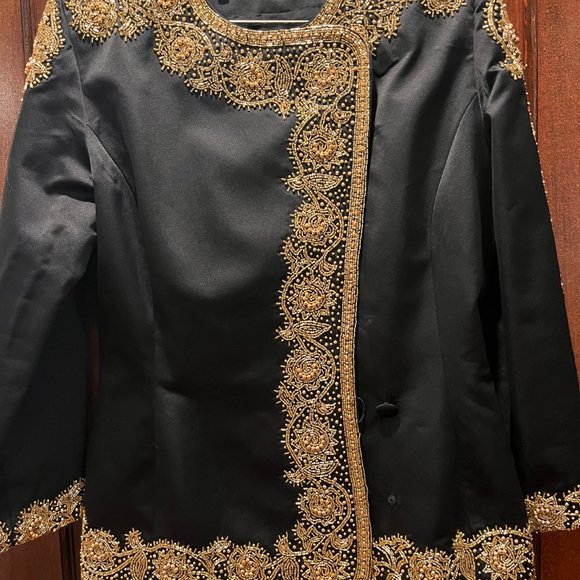 Vintage D'ore by  Della Roufogali Black and Gold 2 pc suit. - Picture 7 of 7